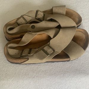 EUC WOMENS BIRKENSTOCK TULUM soft footbed suede leather in taupe size 39